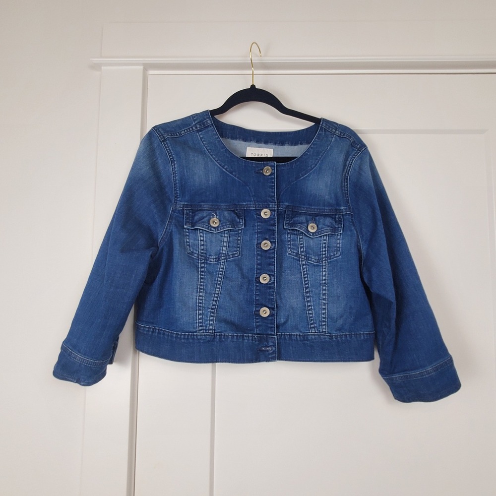 Torrid Denim Jacket Womens 2 Blue Collarless Cropped 3/4 Sleeve Trucker